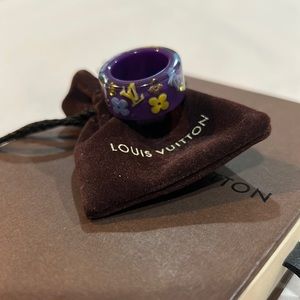 Louis Vuitton Resin Ring in Pink